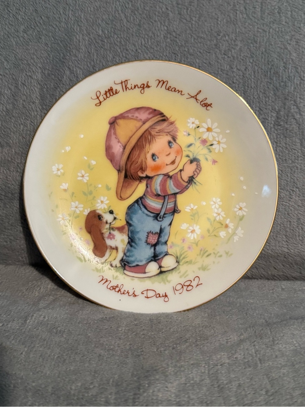 Mother's Day 1982 Decorative Plate - Yellow Accent
